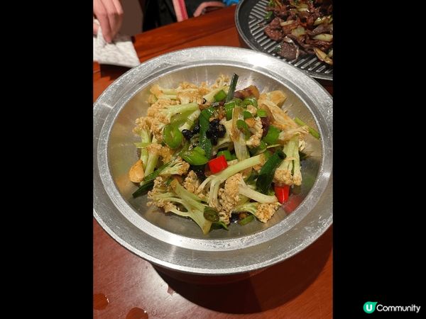 假日到深圳華強北飲茶，一早已經好多人排隊，就知呢間「蘩樓」有...