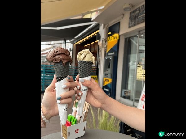 今次去希臘之旅，食?當地最出名?kayak雪糕?新鮮?牛奶配...