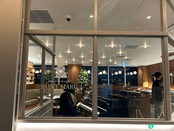 在橫濱櫻木町站旁的商場，Bakery Restaurant ...