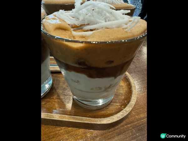 越南飲過最好飲既椰子咖啡，表層鋪上椰子肉，下層係椰奶，入口每...