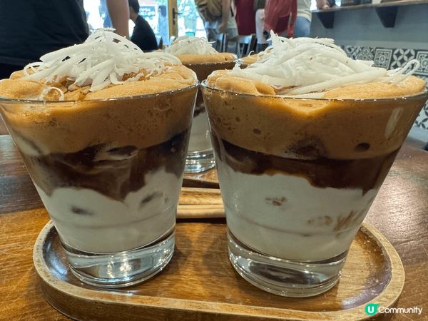 越南飲過最好飲既椰子咖啡，表層鋪上椰子肉，下層係椰奶，入口每...