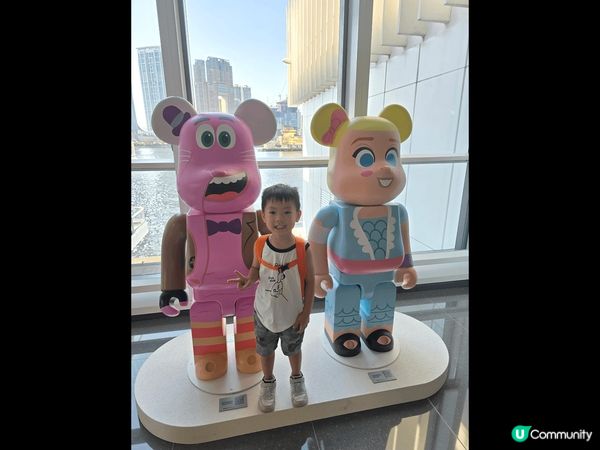 去海港城打卡，去中環海濱打卡，去杏花新城玩吹氣彈床，正呀！