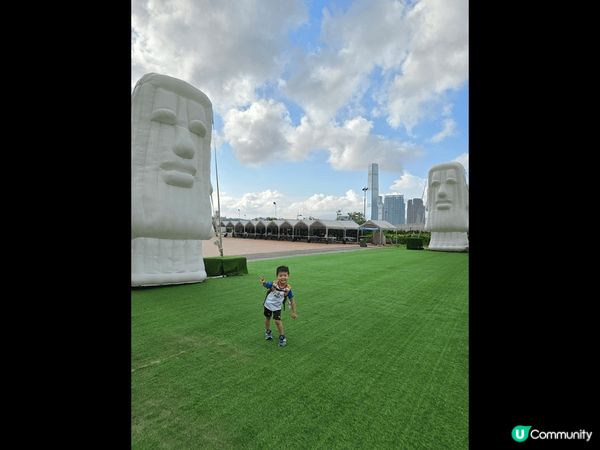 去海港城打卡，去中環海濱打卡，去杏花新城玩吹氣彈床，正呀！