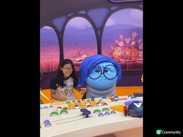 第一張照片是在時代廣場影 因為近排inside out 2比...