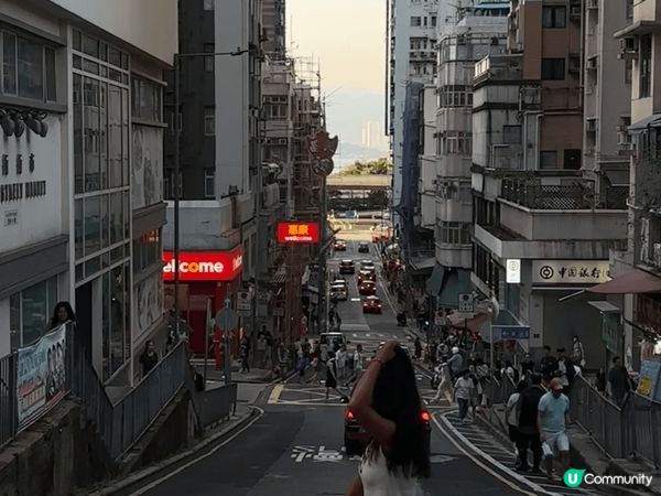 第一張照片是在時代廣場影 因為近排inside out 2比...