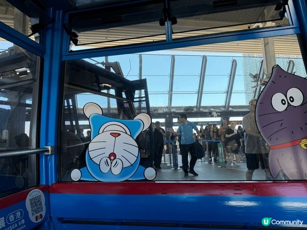 這是三張有關多啦A夢的打卡照片，因為我很喜愛多啦A夢，由細個...