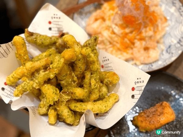 那些食物雖然普通，在香港什麼地方也有，但那些食物是我們香港的...