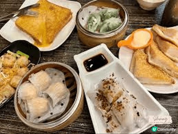 那些食物雖然普通，在香港什麼地方也有，但那些食物是我們香港的...