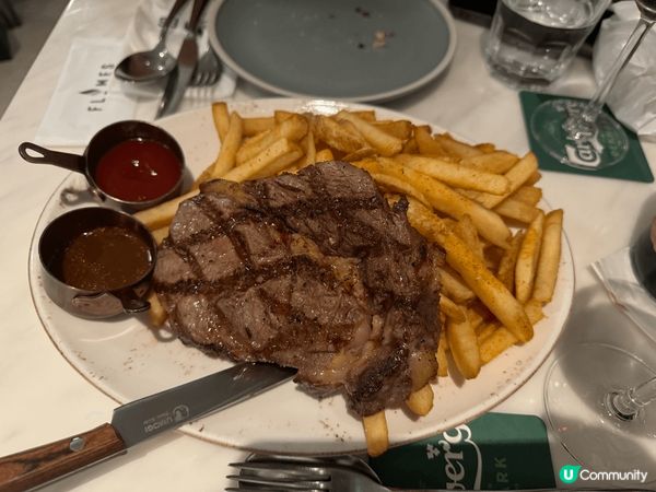黃埔美食，牛扒配薯條，薯條多到食唔晒，非常好食，生蠔好新鮮?...