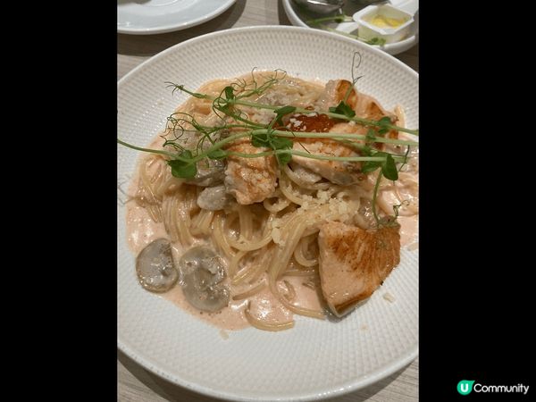 香港超抵食大份量雙拼燒味瀬粉，澳洲A5和牛西冷牛扒,香煎鮮三...