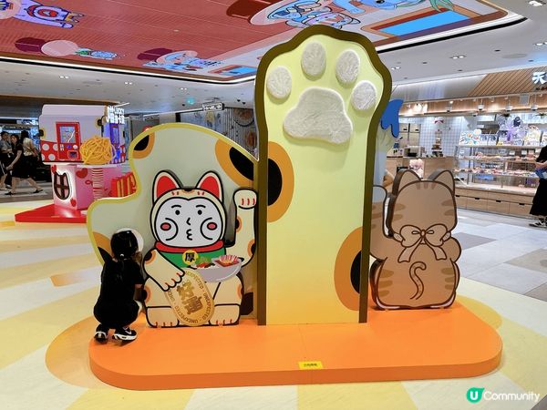 沙田好運中心現在同幾個本地插畫家合作，多咗好多唔同嘅打卡公仔...