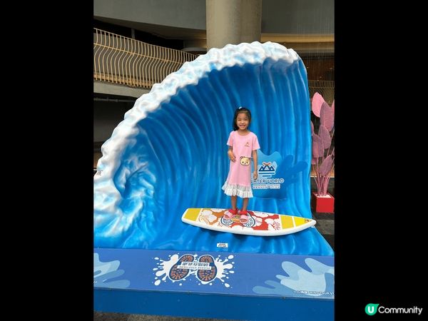 香港水上樂園大人細佬都岩玩，炎熱天氣當然要帶埋女女去玩水降溫...