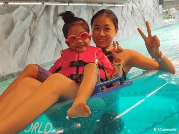 香港水上樂園大人細佬都岩玩，炎熱天氣當然要帶埋女女去玩水降溫...
