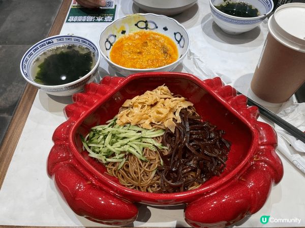 食物賣相吸引 味道也不錯很有特式 最適合港女打卡