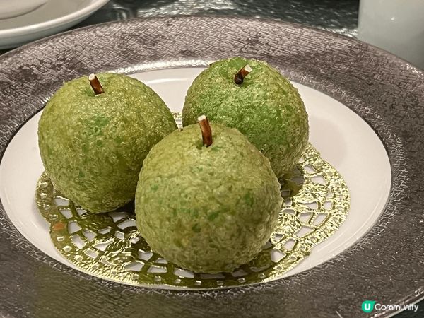 喜來登酒店內的中餐廳天寶閣點心做得非常出色， 特別是竹炭叉燒...