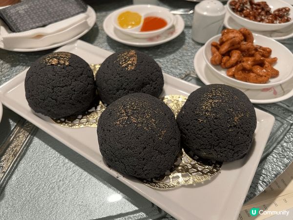 喜來登酒店內的中餐廳天寶閣點心做得非常出色， 特別是竹炭叉燒...