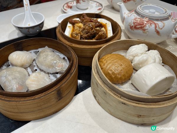 香港吃喝玩樂多姿多彩，有點心啦，有美味嘅甜品咖啡啦，有一個大...