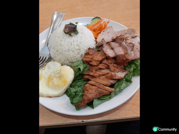 有泰式豬頸肉飯，蛋卷和咖喱吉列豬扒蛋包飯，都好好食