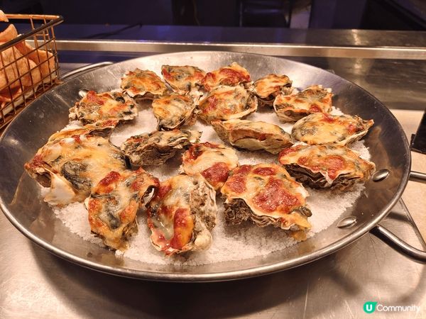 薈景自助晚餐，凍海鮮選擇多，坐得舒服又有靚景，值得留港消費。...