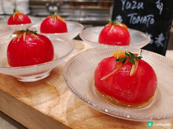 薈景自助晚餐，凍海鮮選擇多，坐得舒服又有靚景，值得留港消費。...