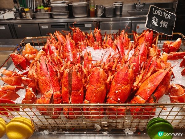 薈景自助晚餐，凍海鮮選擇多，坐得舒服又有靚景，值得留港消費。...