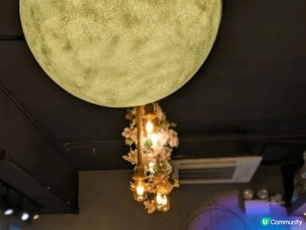 位於銅鑼灣百樂中心既Layback Cafe,係傾偈飲嘢嘅好...