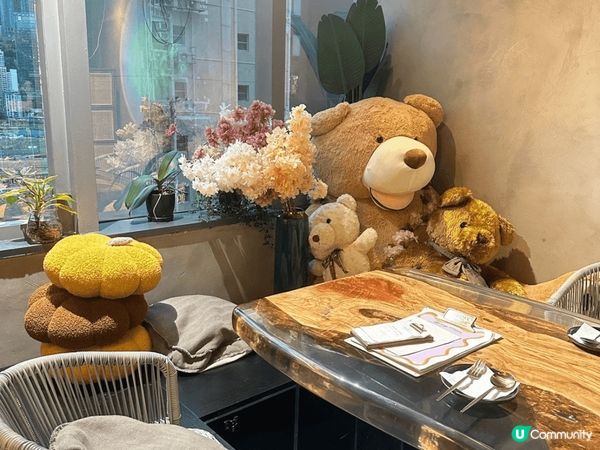 位於銅鑼灣百樂中心既Layback Cafe,係傾偈飲嘢嘅好...