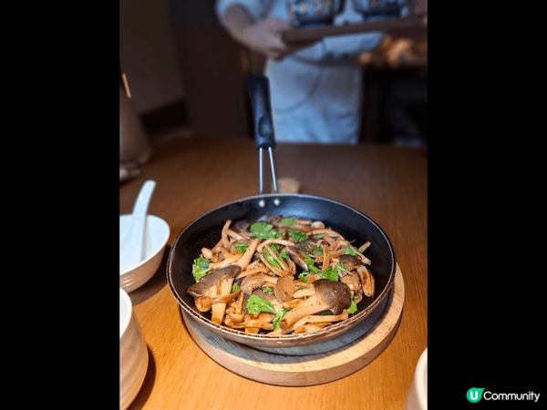 上深圳玩，唔使餐餐都食肉，可以食下素，芋頭，炒菇，波菜都好好...