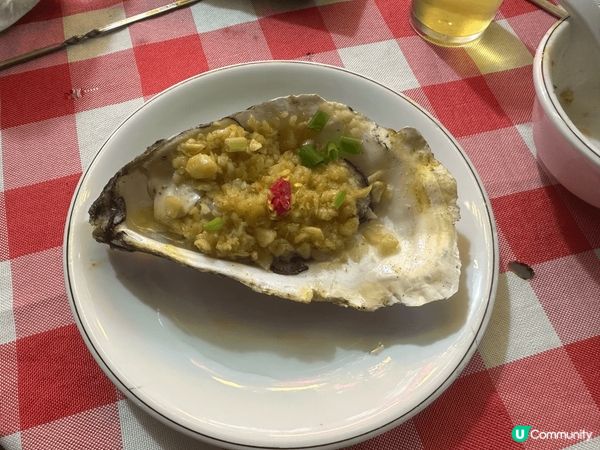 在香港探索美食，品嚐港式點心、燒味和甜品，每一口都是對這座城...