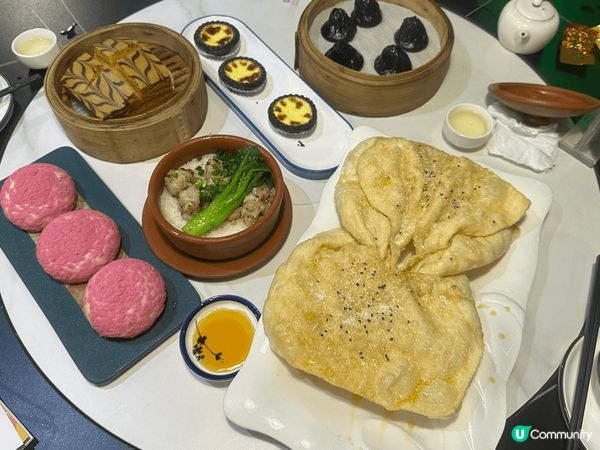 在香港探索美食，品嚐港式點心、燒味和甜品，每一口都是對這座城...