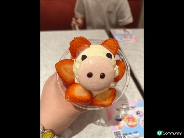 暑假四圍玩四圍食，行到去尖沙咀海港城，食完LADY M 蛋糕...