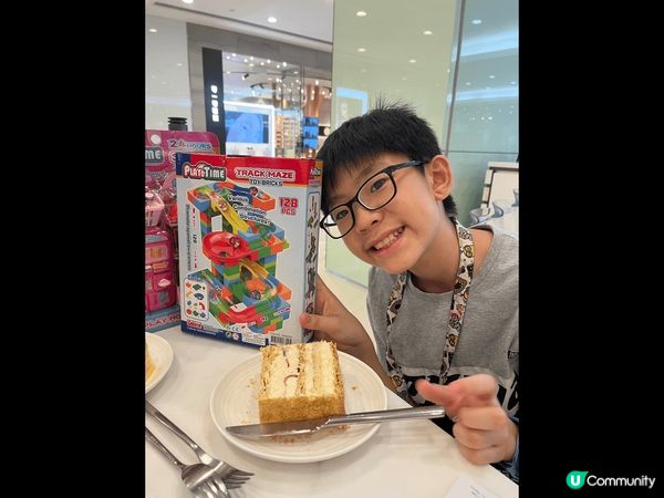 暑假四圍玩四圍食，行到去尖沙咀海港城，食完LADY M 蛋糕...