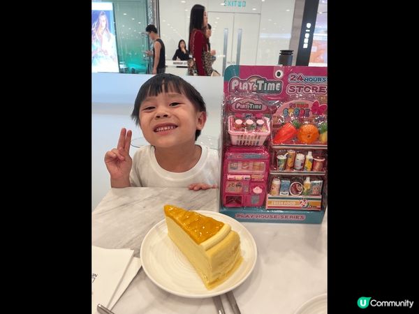 暑假四圍玩四圍食，行到去尖沙咀海港城，食完LADY M 蛋糕...