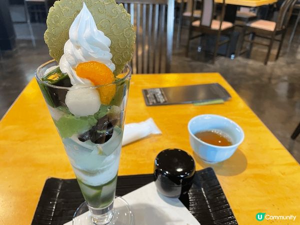 日本NAKAU鹽燒三文魚配牛肉,味噌湯是經典的家常日式早餐,...