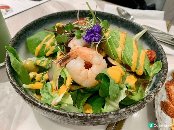 尖沙咀一間充滿藝術感既西餐廳,有好多創意陳列品,食物賣相又精...