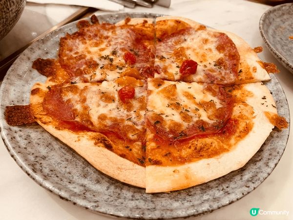 尖沙咀一間充滿藝術感既西餐廳,有好多創意陳列品,食物賣相又精...