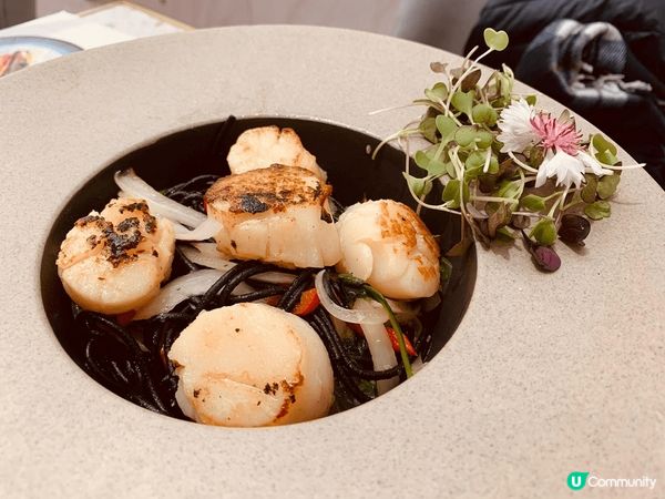 尖沙咀一間充滿藝術感既西餐廳,有好多創意陳列品,食物賣相又精...