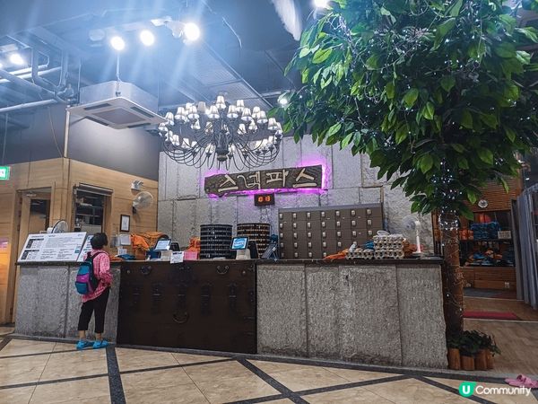 夜機到首爾,最適合去汗蒸幕留宿一晚。呢間?地鐵站口?Spar...