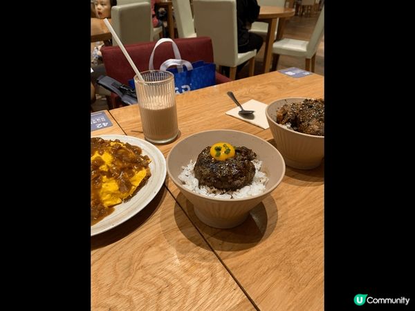 Biang biang麵又闊又掛汁，西塔老太太香腸煎香好食，...