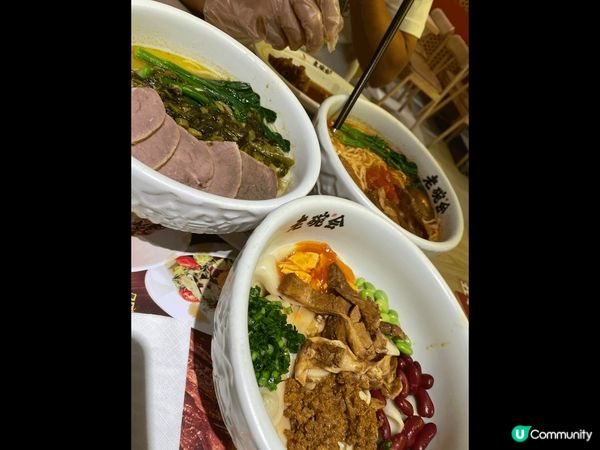 Biang biang麵又闊又掛汁，西塔老太太香腸煎香好食，...