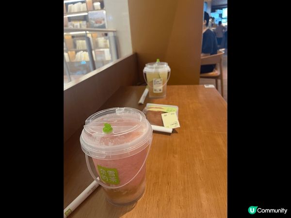 在深圳灣海岸城的奈雪之茶看書?及享用下午茶??