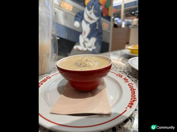 泰國人氣cafe, 必食個甜品， 真係好出色，好濃既焦糖味，...