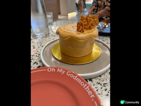 泰國人氣cafe, 必食個甜品， 真係好出色，好濃既焦糖味，...