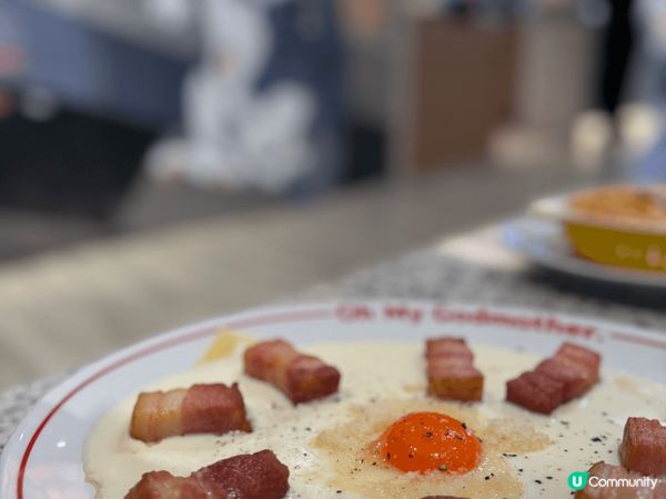 泰國人氣cafe, 必食個甜品， 真係好出色，好濃既焦糖味，...