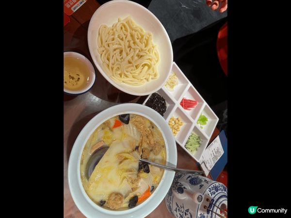 片皮鴨香港食好貴， 但深圳呢間除左做得出色之外， 仲會即場係...