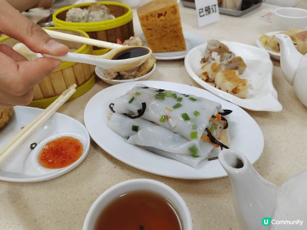 入坪洲除了吃蝦多士或芝麻餅，還可以體驗傳統飲茶。勝興茶室保留...