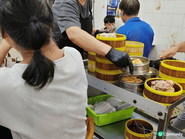 入坪洲除了吃蝦多士或芝麻餅，還可以體驗傳統飲茶。勝興茶室保留...