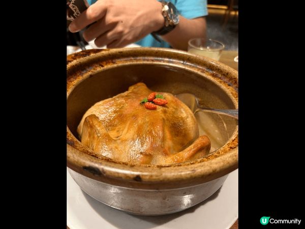 這是一間位於深圳的餐廳名字是外婆家菜式選擇多不錯，價錢還是便...