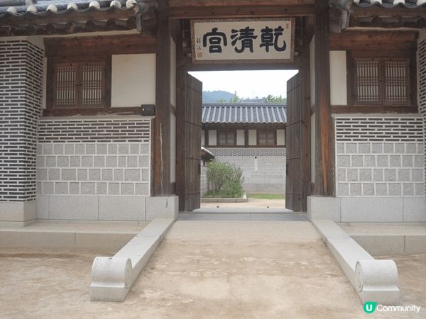 去首爾除左飲飲食食血拼購物之餘, 去參觀下D宮殿都唔錯, 可...