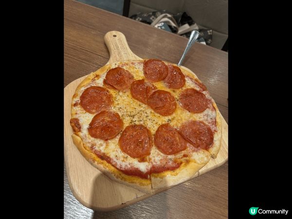 Cafe deco pizzeria ~牛扒薯條，辣肉腸pi...
